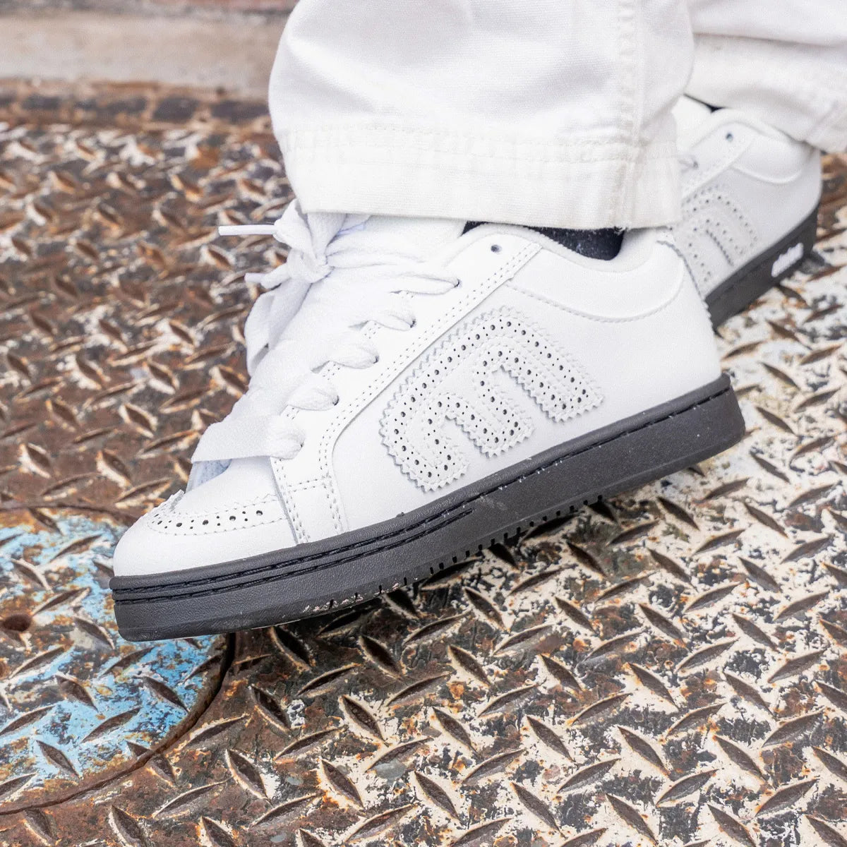 White Suede Skate Shoes – Kingpin | etnies Official Canada etnies Skate Original Sustainability Gear