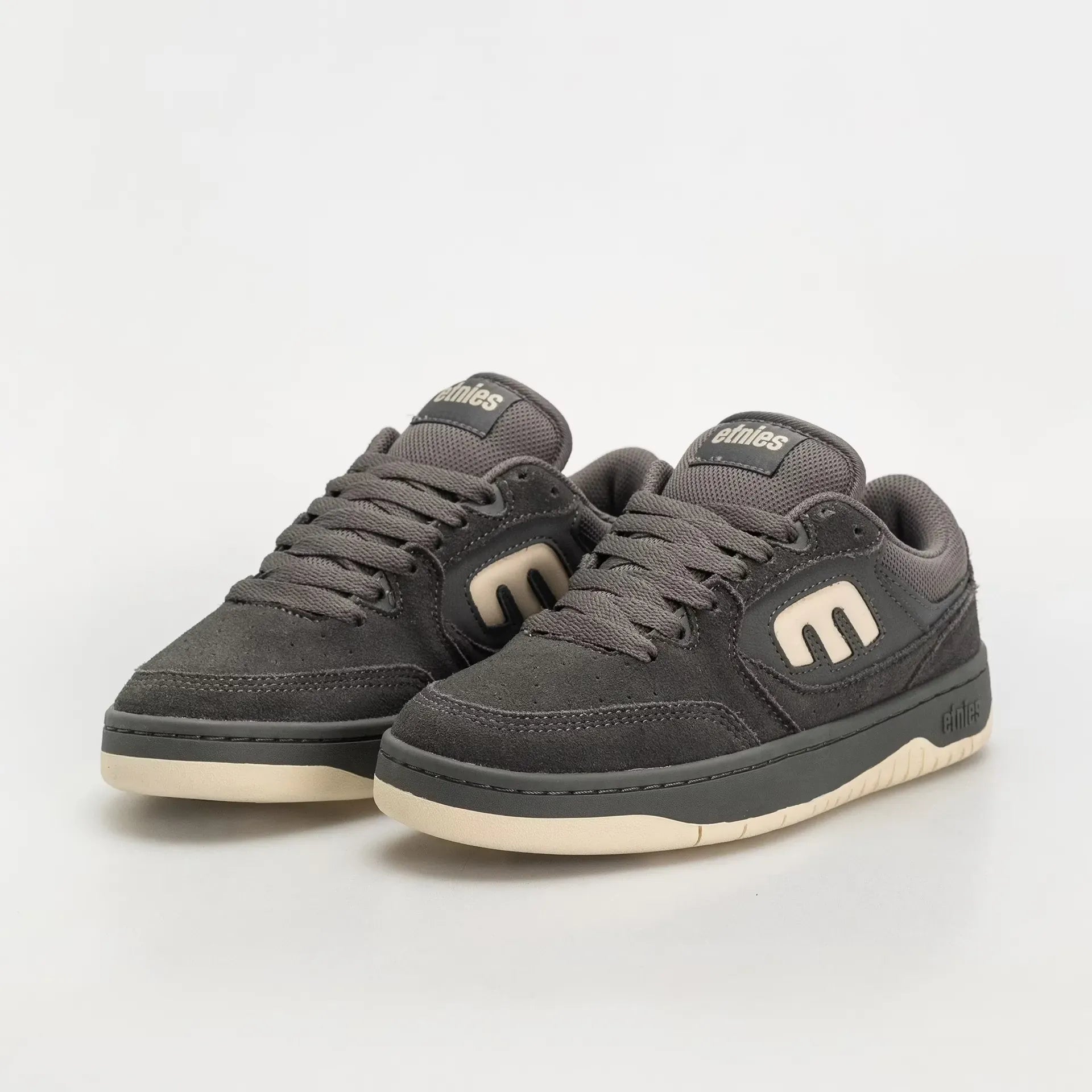 Loot Low - Top Dark Grey Skate Shoe Fit | etnies Official Low-Top Shoe Etnies Skate Original Sustainability Gear