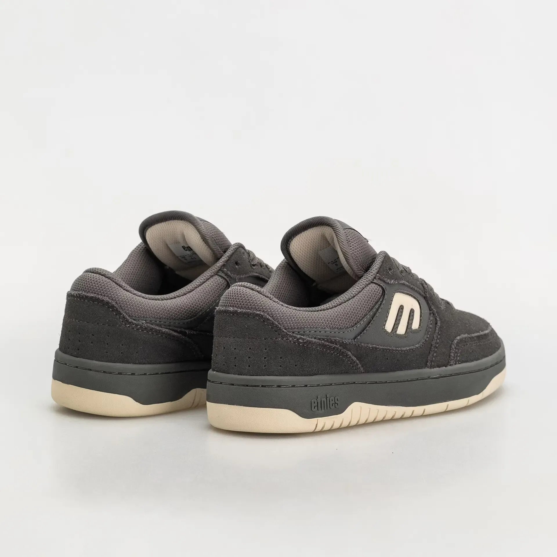 Loot Low - Top Dark Grey Skate Shoe Fit | etnies Official Low-Top Shoe Etnies Skate Original Sustainability Gear