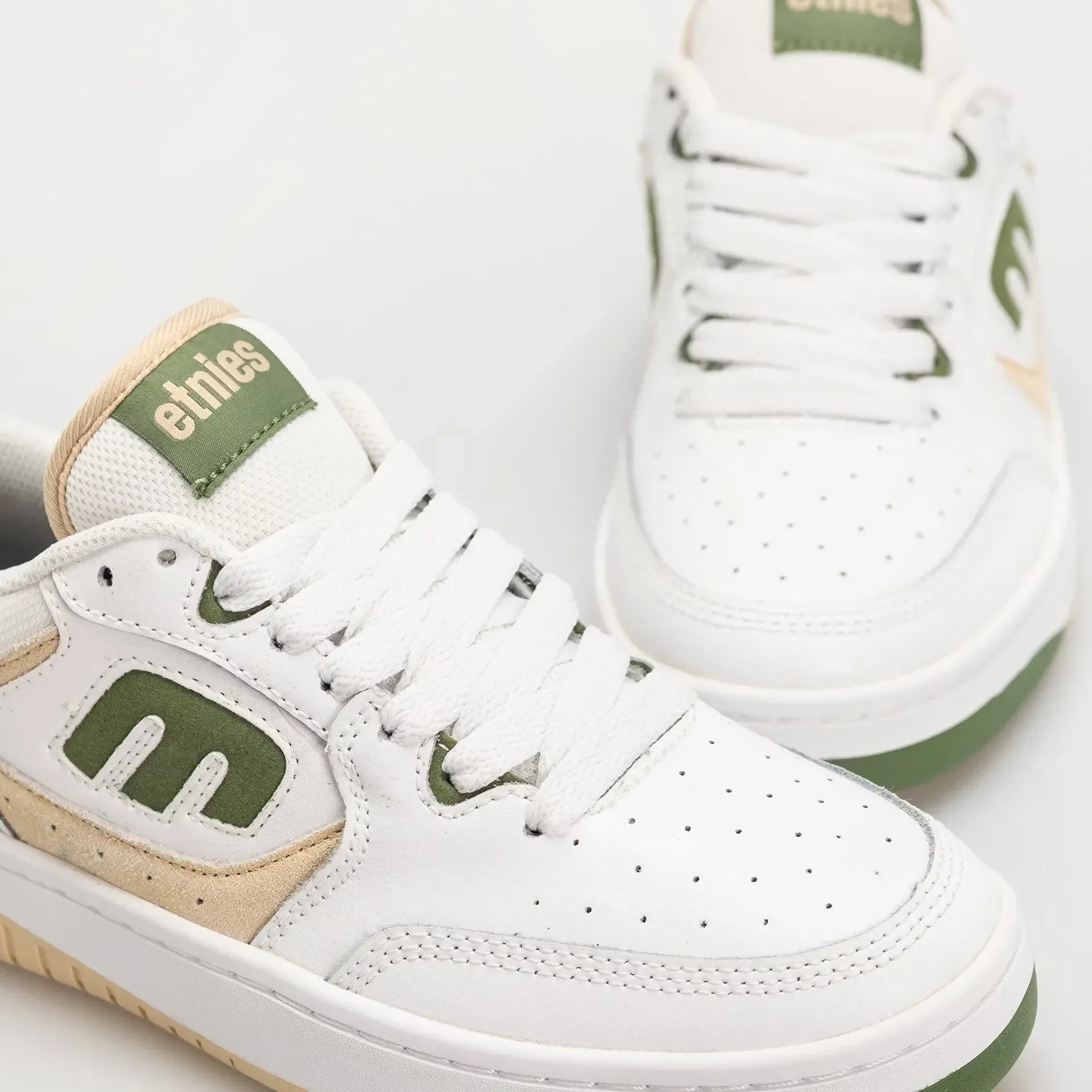 Loot Low - Top Shoe White Green Comfort | etnies Official Low-Top Shoe Etnies Skate Original Sustainability Gear