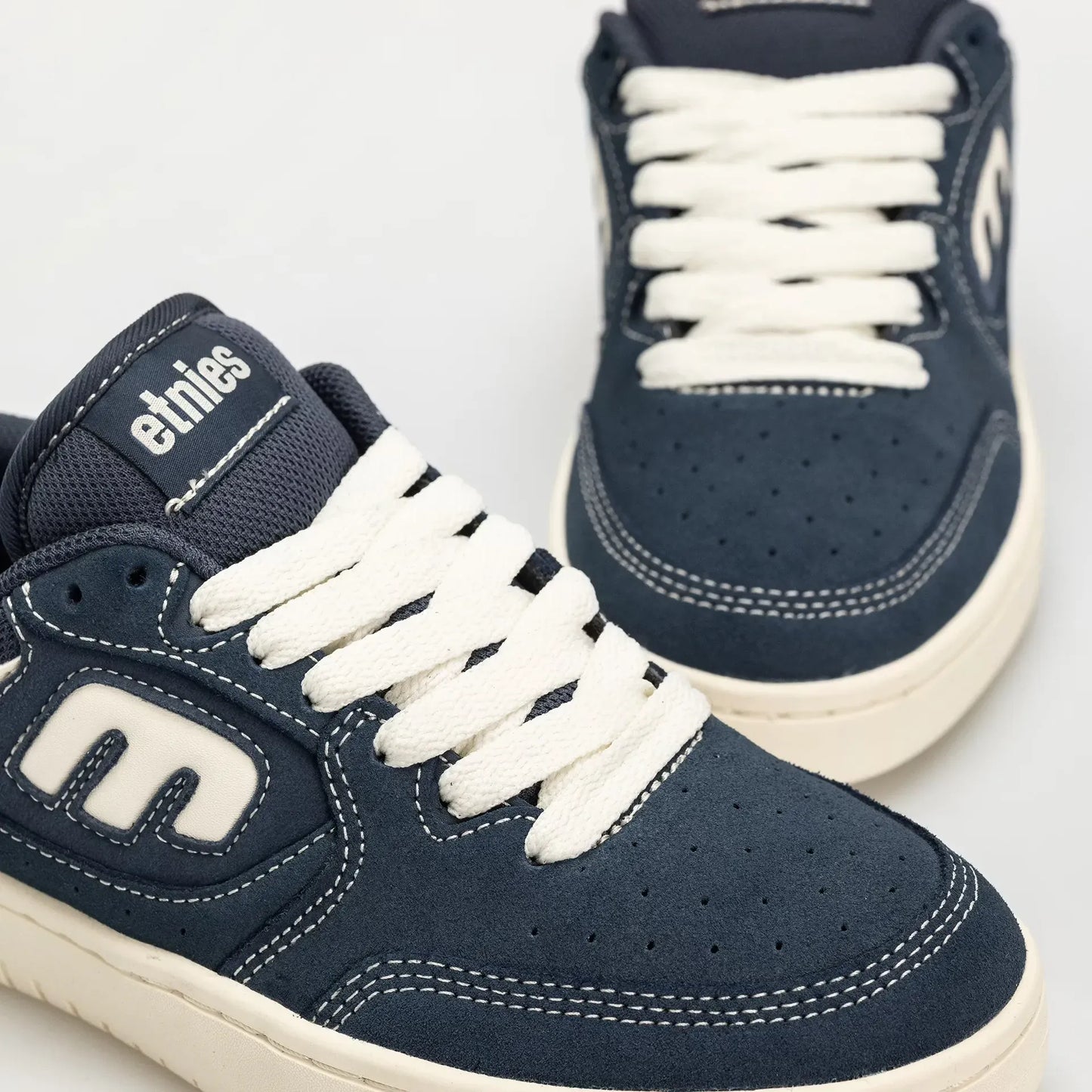 Loot Low - Top Navy White Skate Shoe | etnies Low-Top Shoe Etnies Skate Original Sustainability Gear