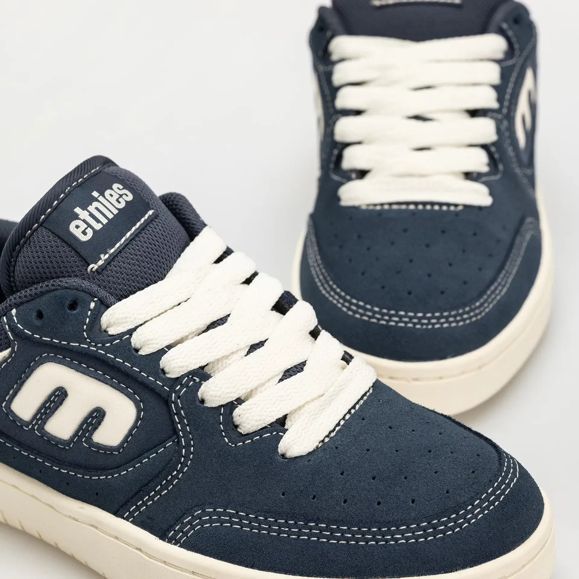Loot Low - Top Navy White Skate Shoe | etnies Low-Top Shoe Etnies Skate Original Sustainability Gear
