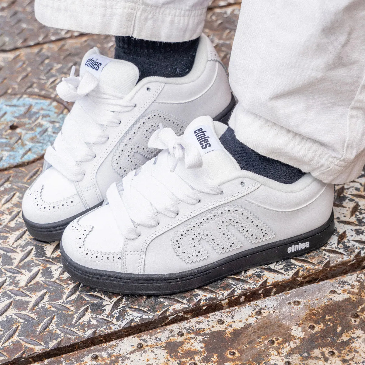 White Suede Skate Shoes – Kingpin | etnies Official Canada etnies Skate Original Sustainability Gear