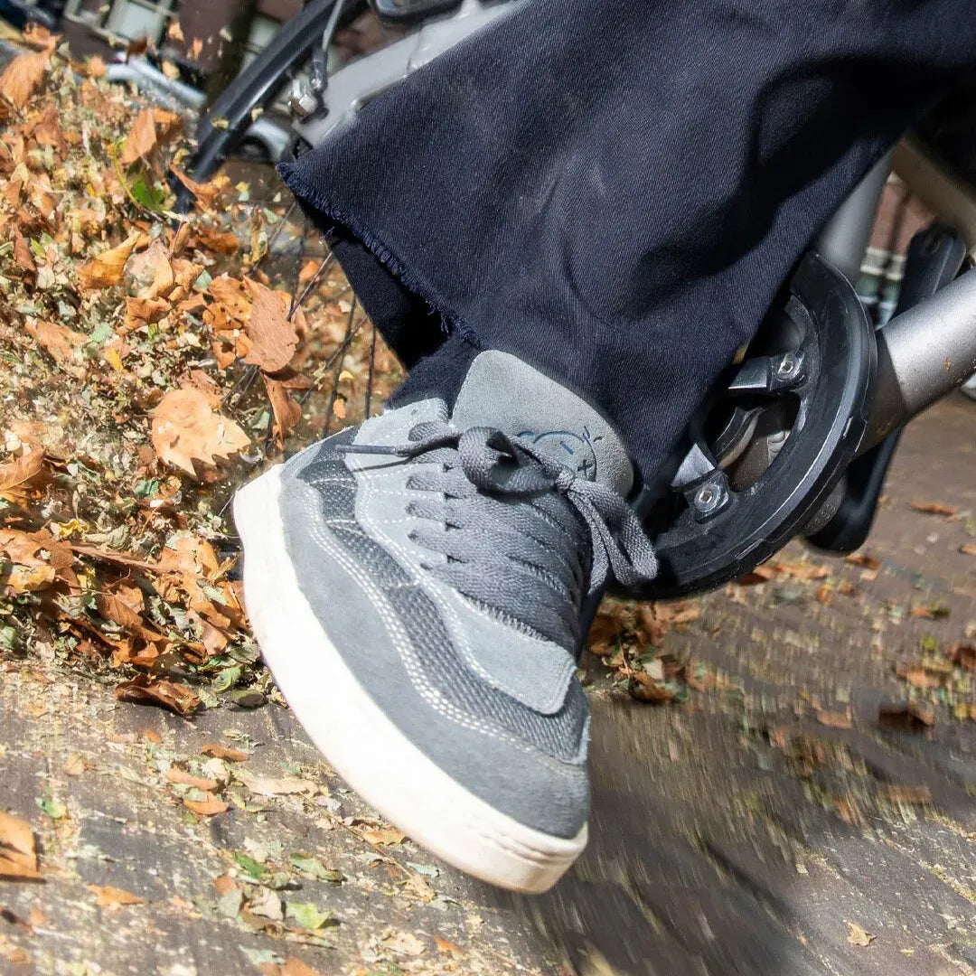 Snake Low - Top Shoe Dark Grey Skate Shoe | etnies Official Low-Top Shoe Etnies Skate Original Sustainability Gear